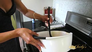 Mimi Moore's Famous Penis Pancakes