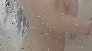 He Fucks Her in the Shower, Delicious Sex with an 18-year-old Woman While She Bathes