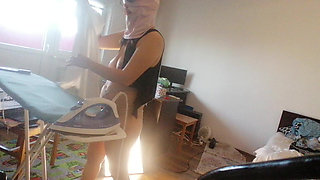 Sexy wife doing chores in the house naked. Cum on wife's big ass. Hot foreplay with a couple, oil massage on the body.