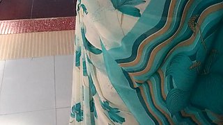 Big MILF Aunty Saree Wearing
