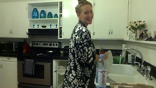 Hottie Pregnant Wife Bootie Slapping In Kitchen