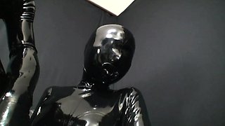 Amateur CDin latex dildoing