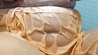 Desi Indian saira aunty Bathing, Indian women Bath, Housewife Bathing and Washing Her Tight Pussy with Soap