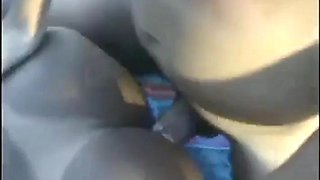 Hot rabuda mulatto moaning and cumming giving the pussy and the cusinho very tasty on the beach