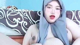 Masturbation of a Horny Jilbab Girl Causes Fluid to Come Out of Her Vagina Until It Is Wet