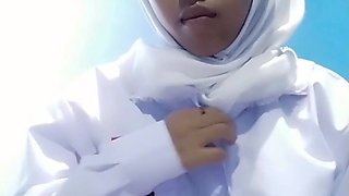 Hijab After School, Horny, Masturbation Until the Vagina Is Wet