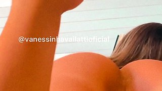 Big boob brunette masturbates on webcam