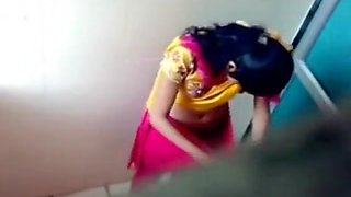 Let's spy on all natural Indian chicks pissing in the public toilet