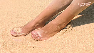 906 Sparkling Pantyhose on the Beach