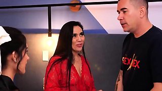 Sarah Black, Carolina Guerrero - Sex Lessons