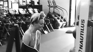 Kaley Cuoco working out with pokie nipples, arm in a sling