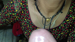 Padosan bhabhi ne maje leke lund chusa