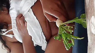 Swetha Tamil Desi Aunty Radish Fucking in Pusssy Masturbation