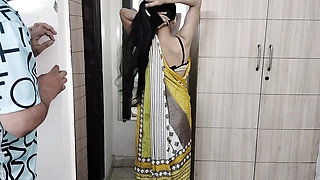 Desi bhabhi ne saree khol ke chudbaya