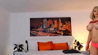 Big-Tit Amateur Webcam Babe Fucks Herself