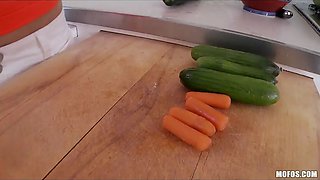 Perky teenager hotty Lilly Banks plays with her food