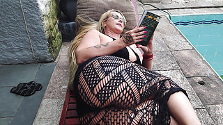 Stepmother Seduces Her Boyfriend with Her Huge Ass in Front of His Friend