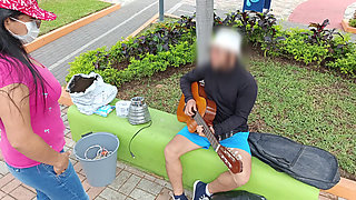 I took a lazy man to my house, offered him a shower and then gave his cock a great blowjob.