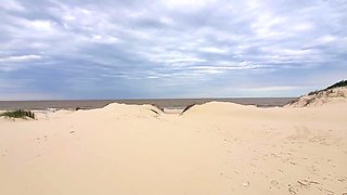 Amateur couple has sex on the public beach