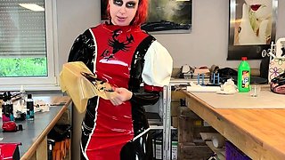 Amateur cd in latex masturbating dildoing