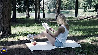 Innocent Young Babe Getting Seduced By A Lesbian Mom - MatureNl
