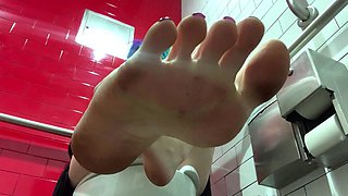 Amateur hottie solo masturbation