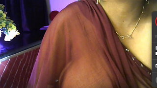 Desi Hindi sexy bhabhi enjoys live sex by pressing her boobs and becoming nude.