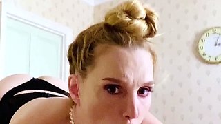 Close up with lesbo getting cunt toyed