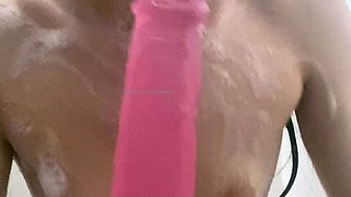 Webcam fun mature brunette with toys cum on cam