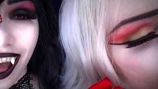Egilea ASMR - Vampire Sisters Kiss You