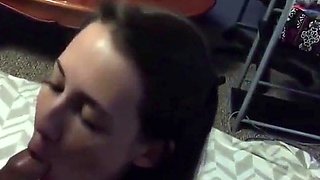 Girlfriend Loves to Suck and Swallow