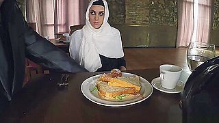 Arab gal gets free food for a steaming blowjob