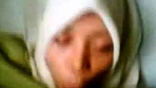 Arab Asian Babe Gives Head