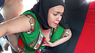 Indian Woman Wearing Hijab Had Sex in Car