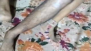 Nokrani khud he agai aaj mry room mn