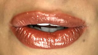 Big round ass and blonde bombshell hottie, Phoenix Marie, fucks a married man at the office