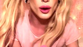 Hot amateur blonde pregnant toying her pussy solo