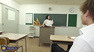 Shizuka Nikaido Is A Bbw Teacher With A Big Ass Who Loves To Fuck Naughty Students In Class - MatureNl