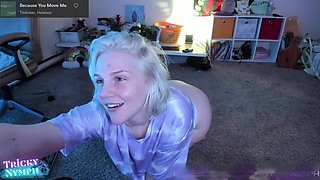 Tricky Shakes Her Arse on Cam