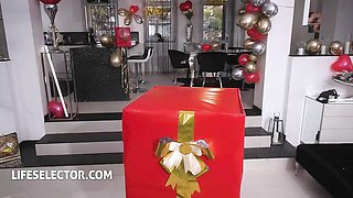 Watch cheerful Angelika Grays and Tiffany Tatum's scene