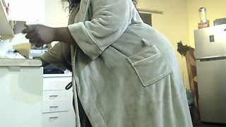 Black MILF Masturbating and Moaning in the Kitchen