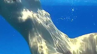 Stunning Girl Swims Nude on Public Beach