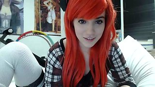 Very hot amateur thai teen girl toying her pussy on cam