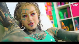 Anuskatzz wants a real cock in her ass