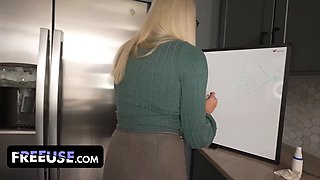 Hot mylf teacher heather hendrix gives spouse a blow-job while grading homework - freeuse