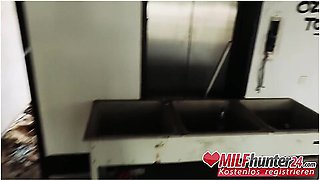 Lets Skinny Vicky Hundt Suck His Dick Before The Fucking