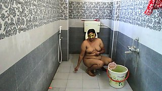 Horny Big Boobs Desi Aunty Taking Shower