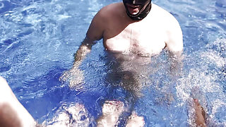 INTERRACIAL sole licking Training in the POOL