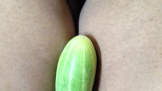 Desi saira Bhabhi ke chut me kheera(cucumber) close-up masturbating