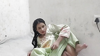 Cute step sister ko nanga kar ke bathroom me chod diya